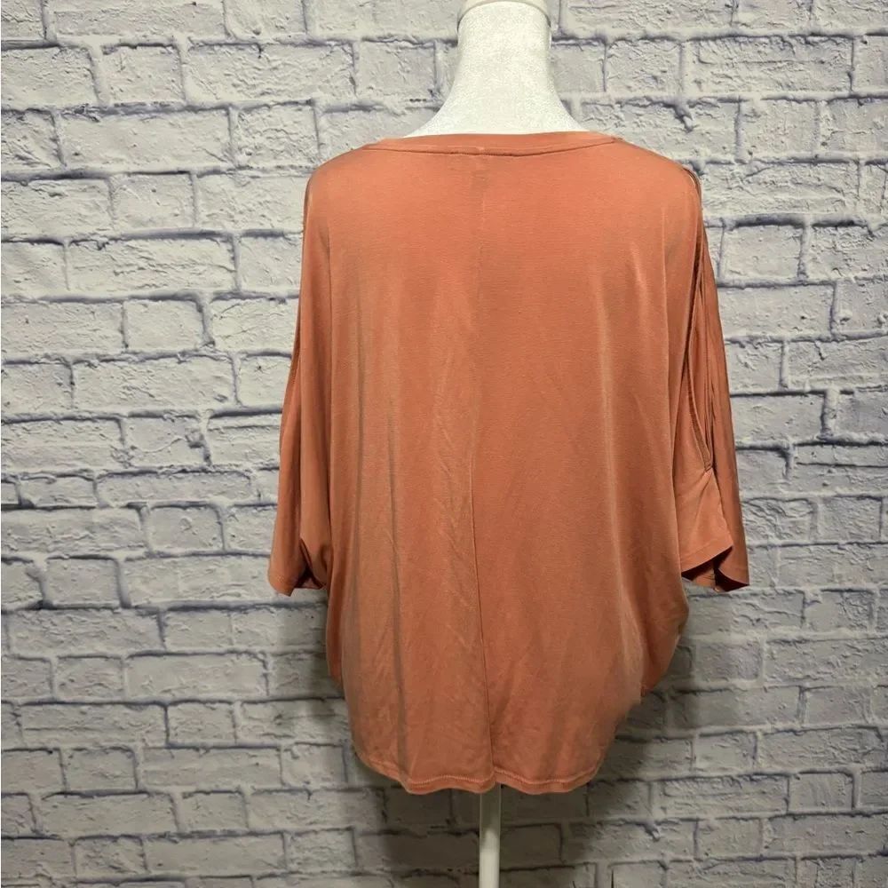 💜 Express cold shoulder cropped blouse - Picture 3 of 11